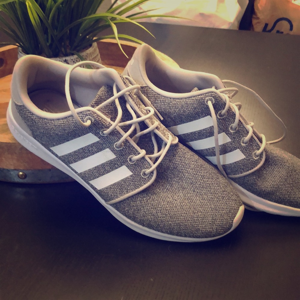 Adidas cloud foam sneaker